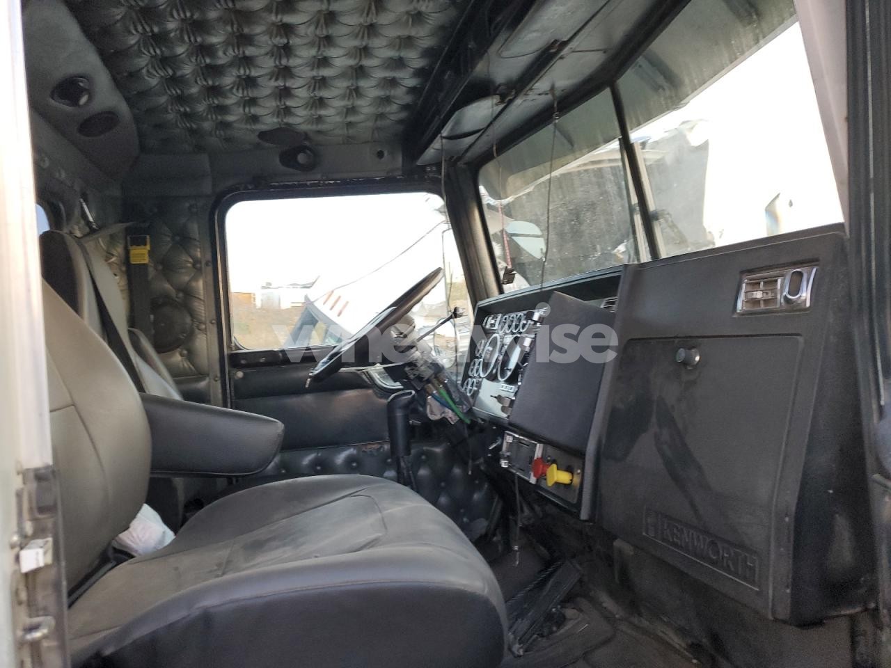 Photo 5 of 1996 KENWORTH T800 DUMP TRUCK (VIN 1NKDXBTX3TS728078)