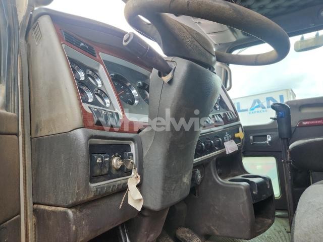 Photo 3 of 2007 KENWORTH CONSTRUCTION T800 (VIN 1NKDXBTX97J175240)