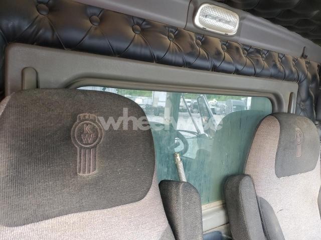 Photo 4 of 2007 KENWORTH CONSTRUCTION T800 (VIN 1NKDXBTX97J175240)