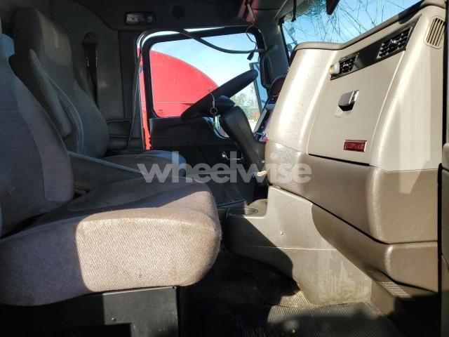 Photo 7 of 2019 KENWORTH T800 DUMP TRUCK (VIN 1NKDXP0XXKJ289127)