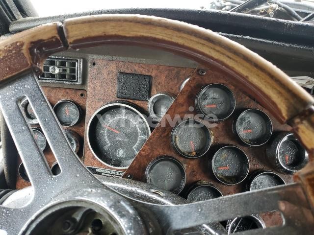 Photo 3 of 2005 KENWORTH CONSTRUCTION W900 (VIN 1NKWXBEX25J104321)