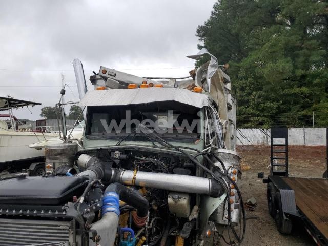 Photo 8 of 2005 KENWORTH CONSTRUCTION W900 (VIN 1NKWXBEX25J104321)