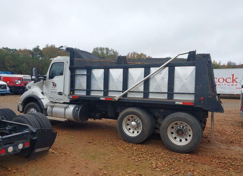 Photo 14 of 2016 Kenworth Construction T880 (VIN 1NKZLP0X8GJ118739)