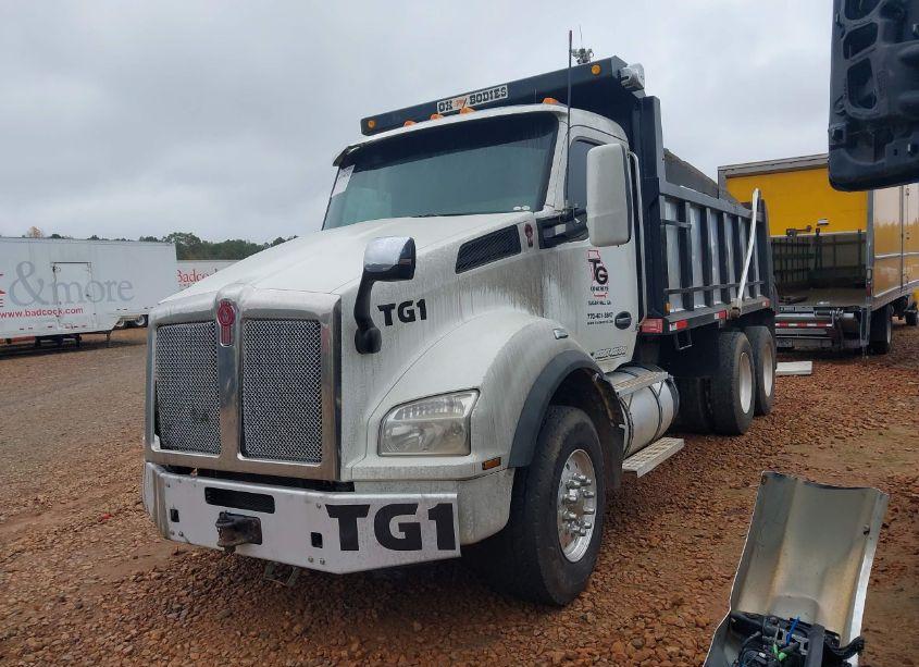 Photo 2 of 2016 Kenworth Construction T880 (VIN 1NKZLP0X8GJ118739)