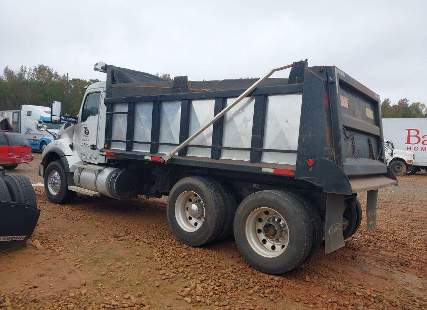 Photo 3 of 2016 Kenworth Construction T880 (VIN 1NKZLP0X8GJ118739)
