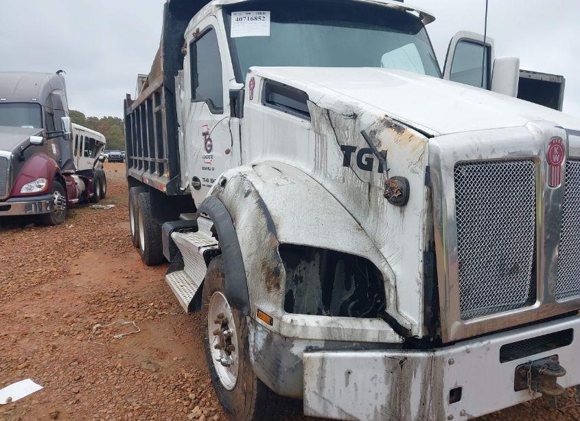 Photo 6 of 2016 Kenworth Construction T880 (VIN 1NKZLP0X8GJ118739)