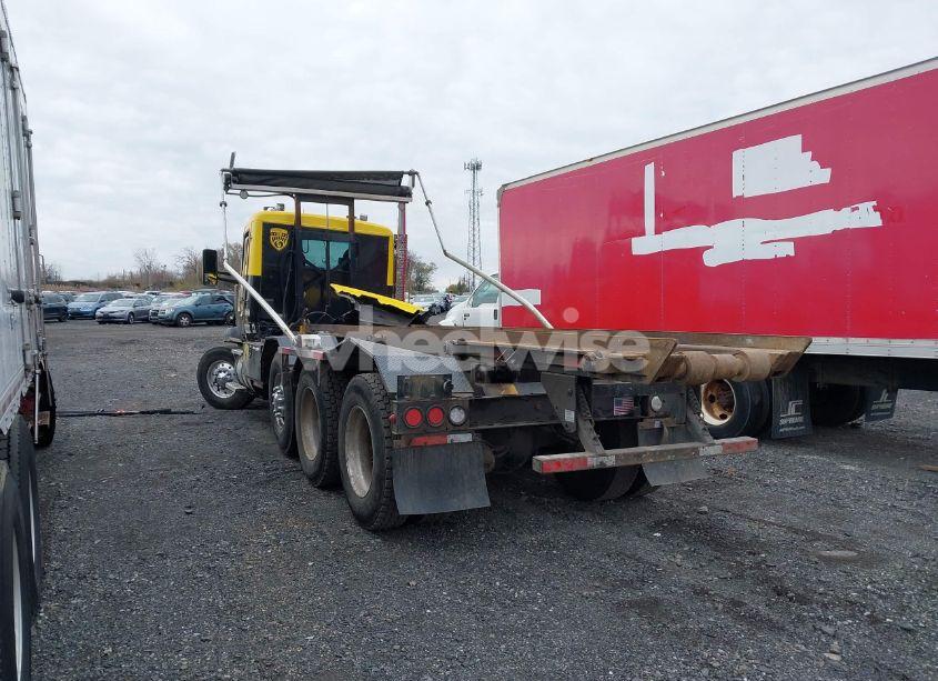 Photo 3 of 2020 Kenworth T880 N/A (VIN 1NKZX4EX4LJ308558)