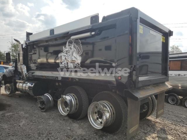Photo 2 of 2026 KENWORTH T880 DUMP TRUCK (VIN 1NKZX4TX9TJ157610)