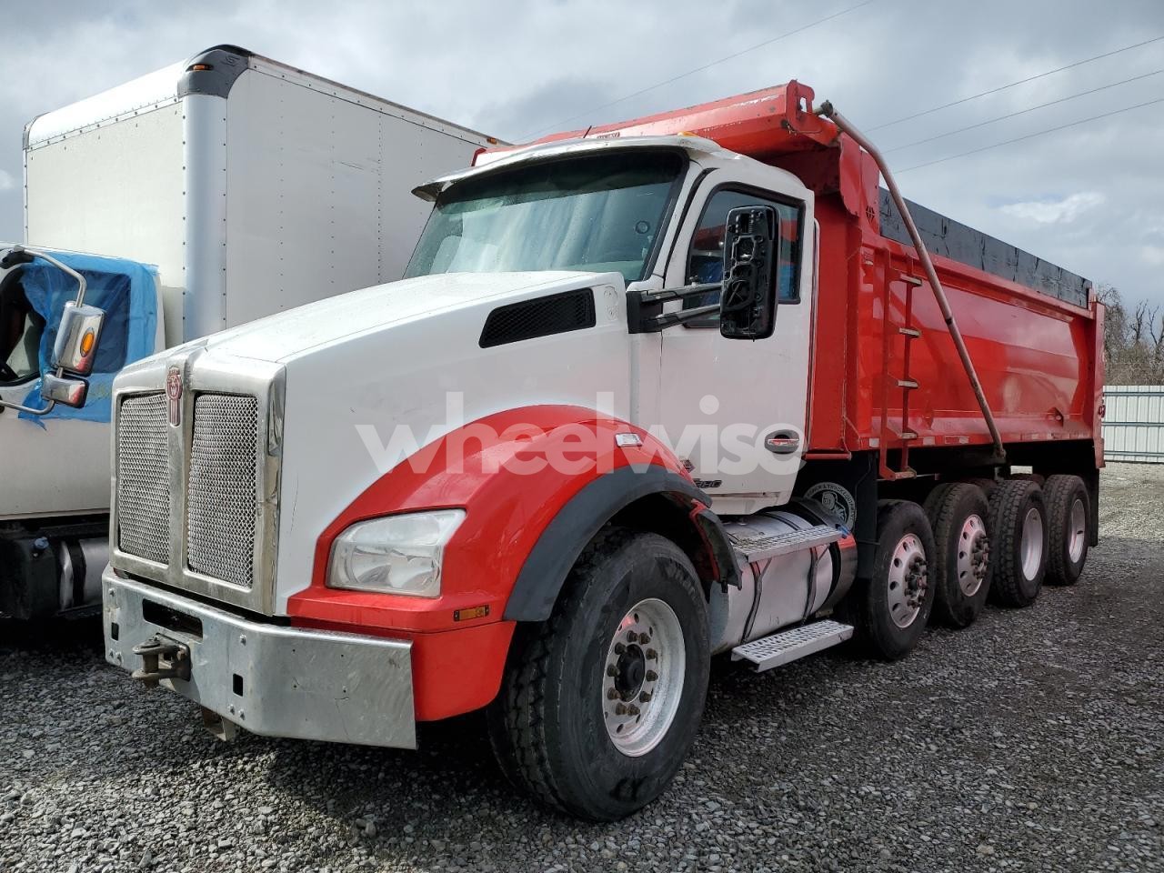 Photo 2 of 2021 KENWORTH T880 DUMP TRUCK (VIN 1NKZXPEXXMJ428660)