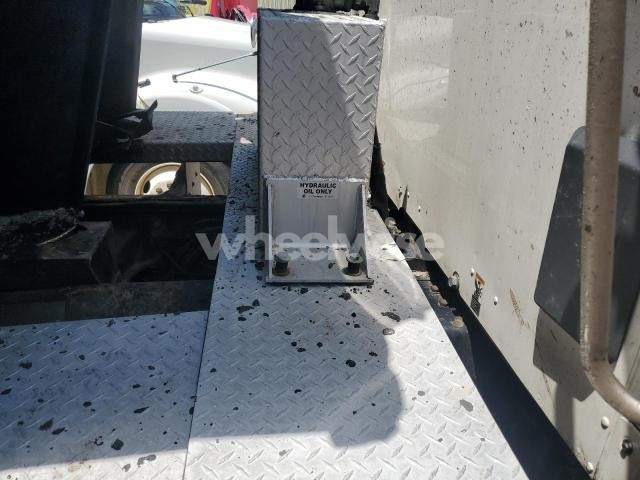 Photo 7 of 2021 KENWORTH T880 DUMP TRUCK (VIN 1NKZXPTX7MJ433558)