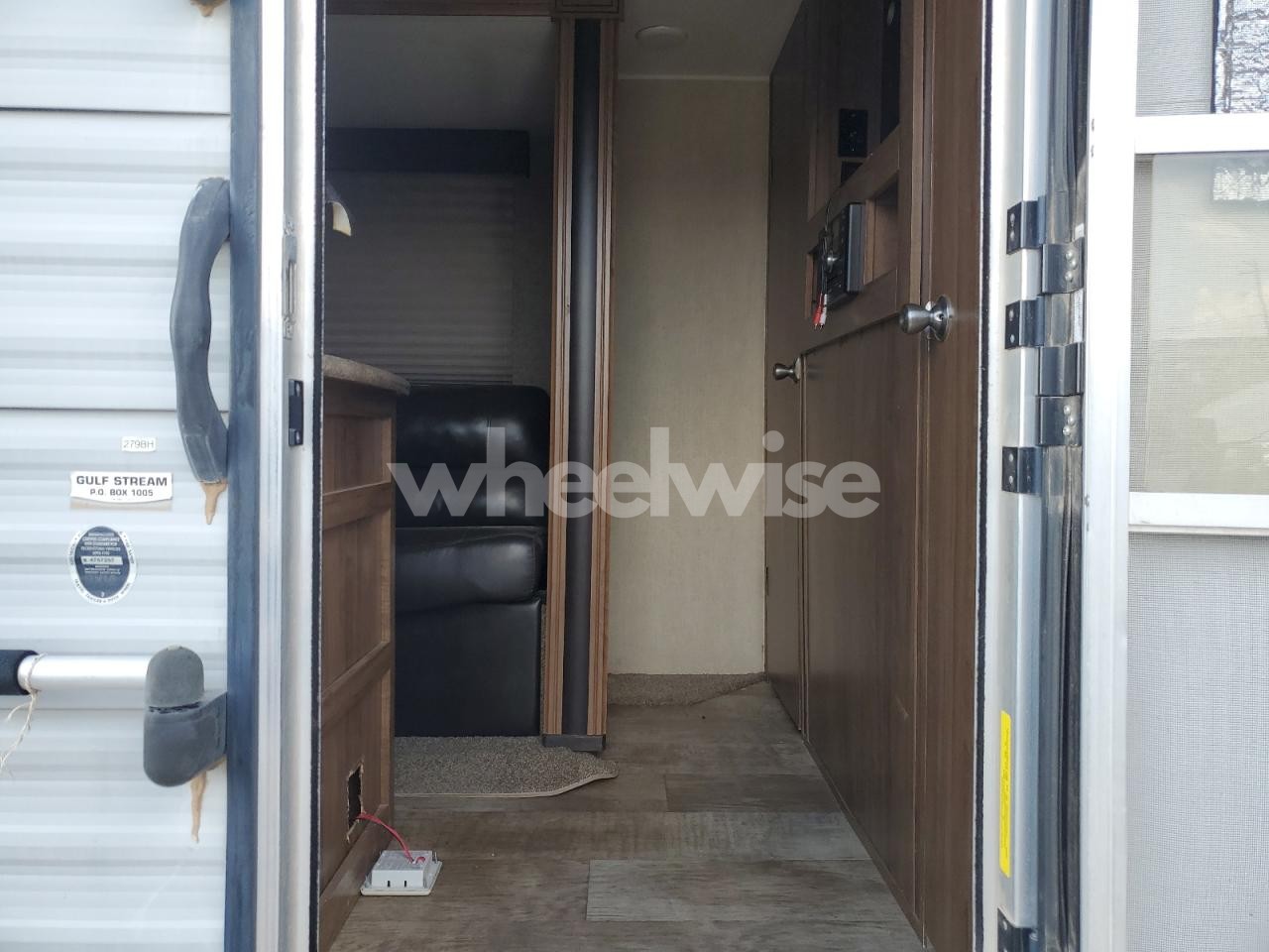 Photo 5 of 2018 GULF STREAM KINGSPORT (VIN 1NL1G3323J1129712)