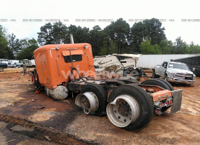 Photo 3 of 2007 Peterbilt 379 N/A (VIN 1NP5D49X67N737386)