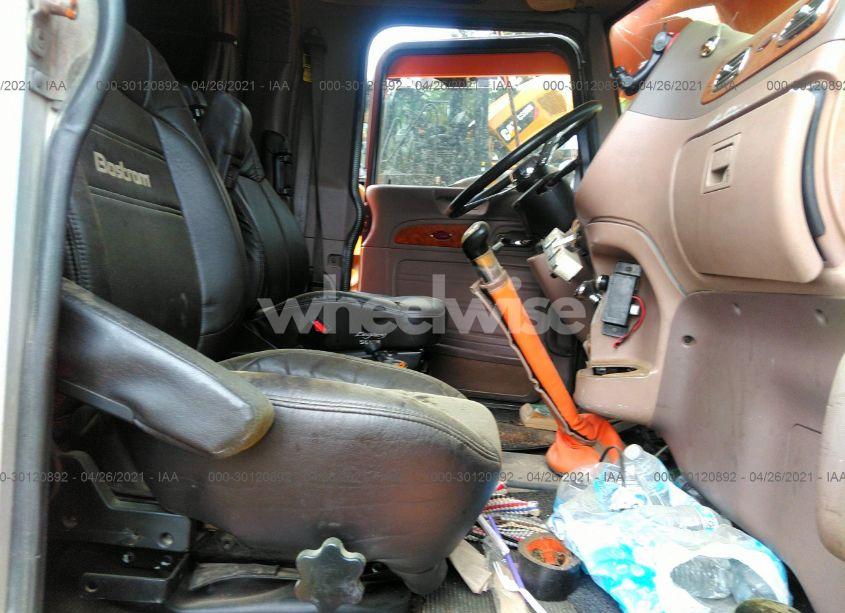 Photo 5 of 2007 Peterbilt 379 N/A (VIN 1NP5D49X67N737386)