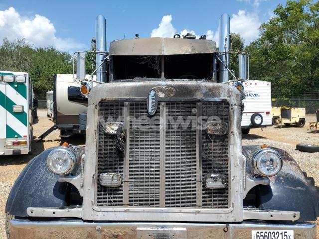 Photo 4 of 2001 PETERBILT 379 TOW TRUCK N/A (VIN 1NP5GGGG20D558348)