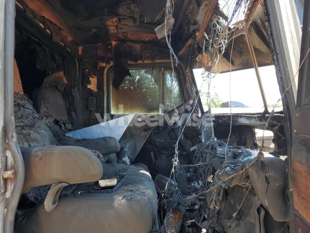 Photo 6 of 2001 PETERBILT 379 TOW TRUCK N/A (VIN 1NP5GGGG20D558348)