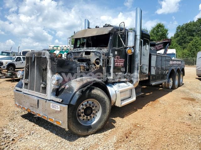 Photo 8 of 2001 PETERBILT 379 TOW TRUCK N/A (VIN 1NP5GGGG20D558348)
