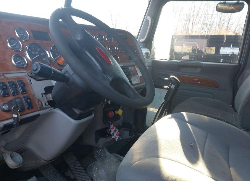 Photo 7 of 2007 Peterbilt 379 N/A (VIN 1NP5LBTX07N637526)