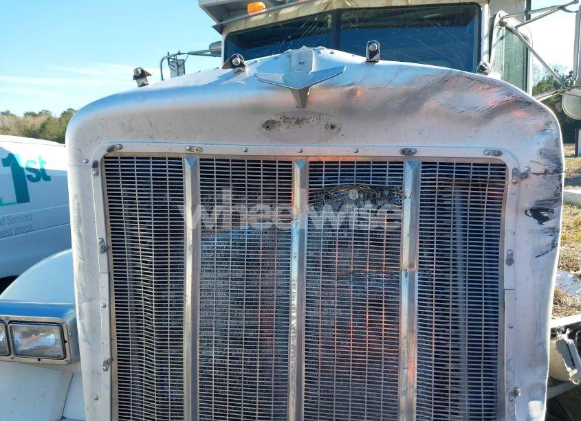Photo 9 of 2004 Peterbilt 379 N/A (VIN 1NP5LU0X64D827803)