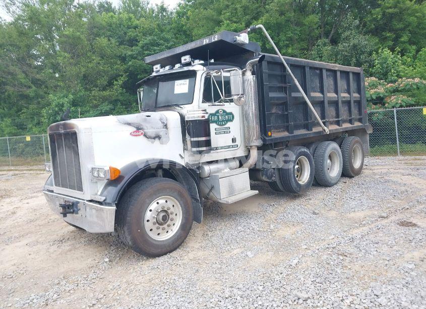 Photo 2 of 2004 Peterbilt 379 N/A (VIN 1NP5XBTX24D821064)