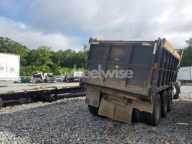 Photo 10 of 2001 PETERBILT 379 DUMP TRUCK (VIN 1NP5XBTX91N569240)
