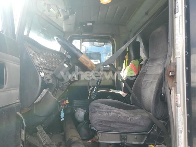 Photo 2 of 2001 PETERBILT 379 DUMP TRUCK (VIN 1NP5XBTX91N569240)