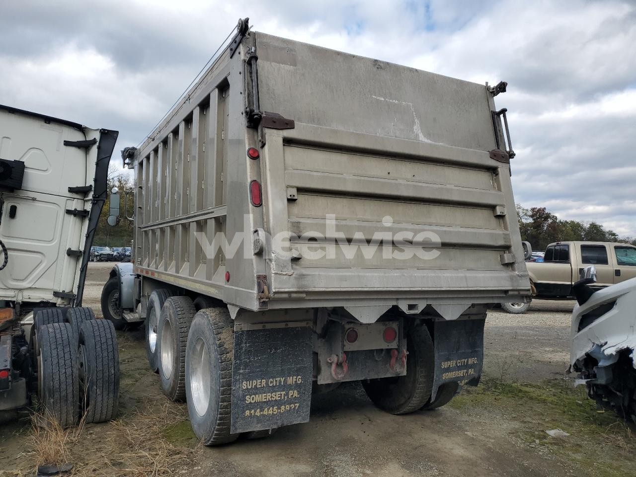Photo 3 of 2006 PETERBILT 357 DUMP TRUCK N/A (VIN 1NPALBEX76N888487)