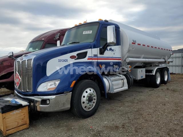 2017 PETERBILT TRACTOR 579 - SEMI TRUCK