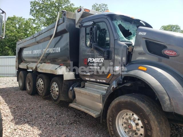 Photo 2 of 2016 PETERBILT 567 DUMP TRUCK N/A (VIN 1NPCLP0X4GD317821)