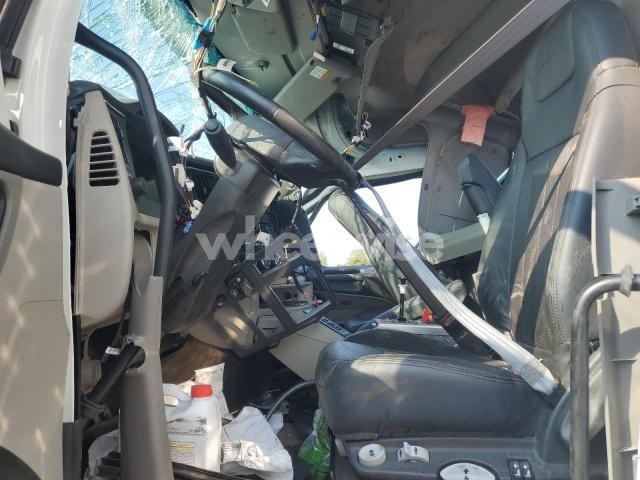 Photo 2 of 2025 PETERBILT 567 N/A (VIN 1NPCP4EX5SD738483)