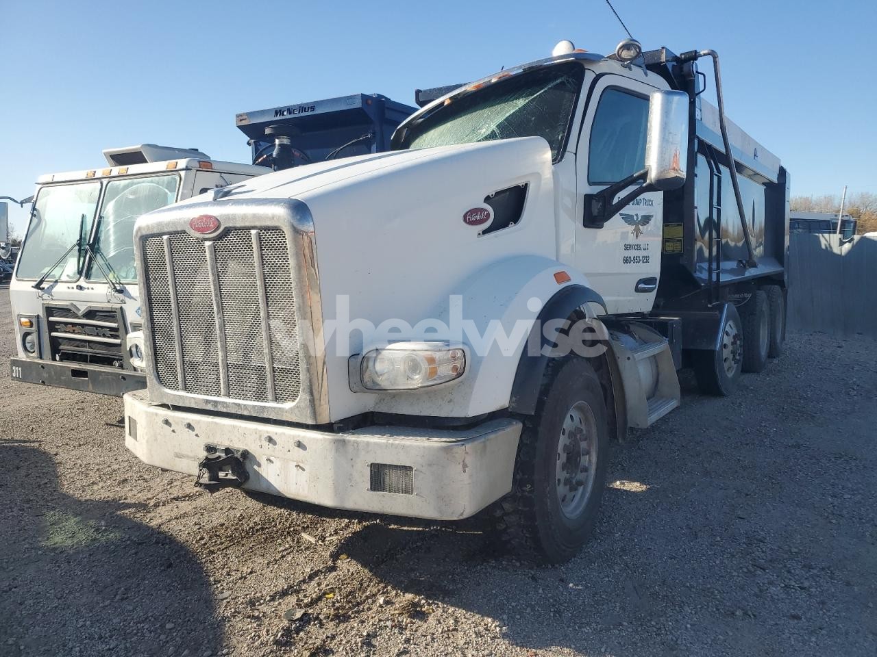 Photo 2 of 2015 PETERBILT 567 DUMP TRUCK N/A (VIN 1NPCXP0X2FD290413)