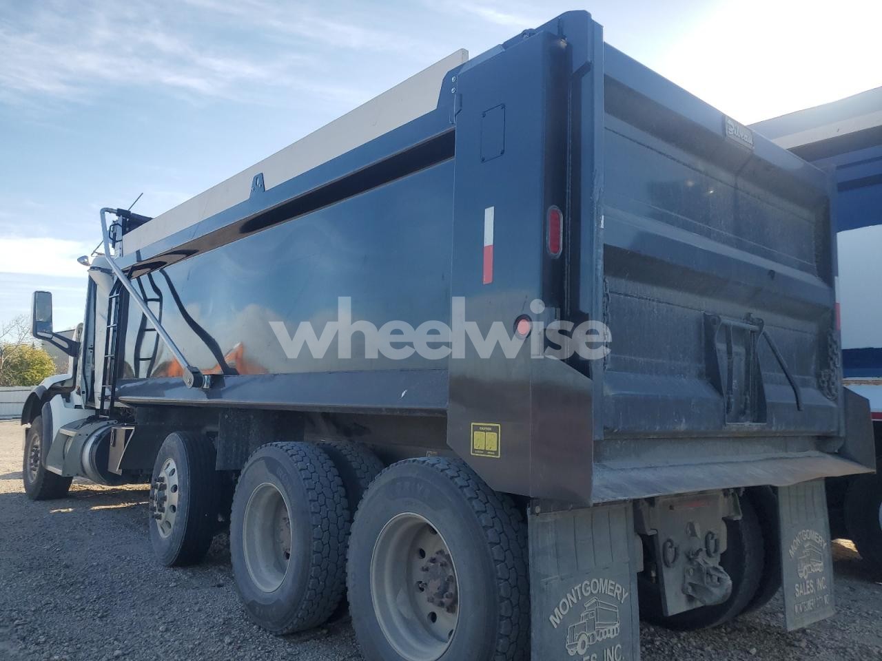 Photo 3 of 2015 PETERBILT 567 DUMP TRUCK N/A (VIN 1NPCXP0X2FD290413)