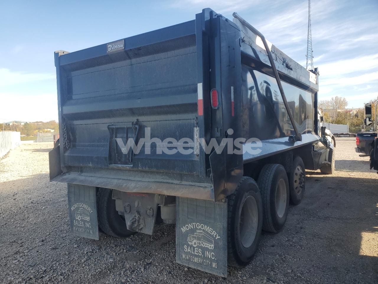 Photo 4 of 2015 PETERBILT 567 DUMP TRUCK N/A (VIN 1NPCXP0X2FD290413)