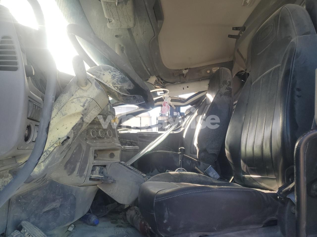 Photo 5 of 2015 PETERBILT 567 DUMP TRUCK N/A (VIN 1NPCXP0X2FD290413)