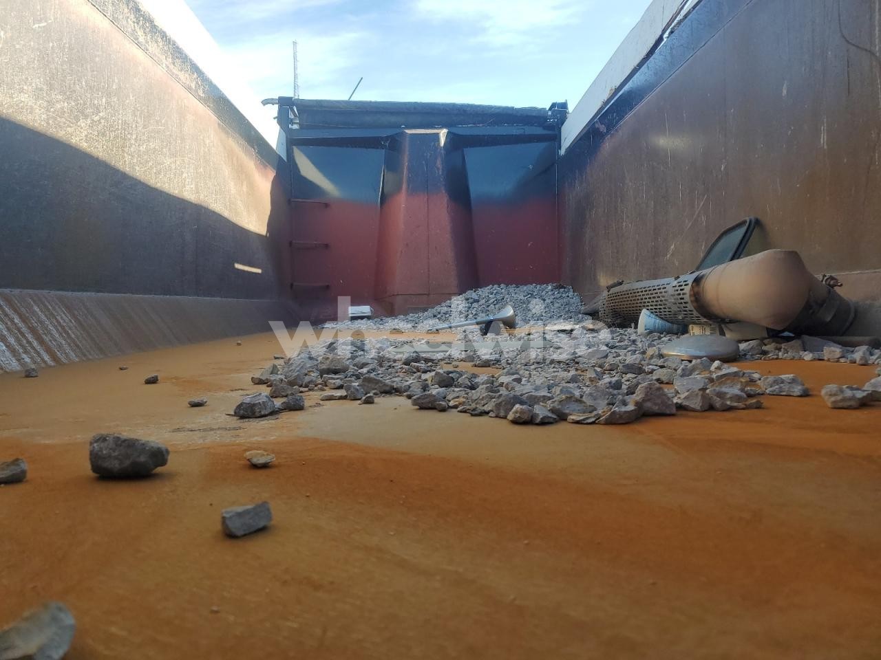 Photo 6 of 2015 PETERBILT 567 DUMP TRUCK N/A (VIN 1NPCXP0X2FD290413)