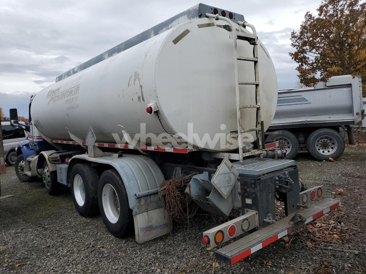Photo 3 of 2018 PETERBILT 567 TANK TRUCK (VIN 1NPCXP0X4JD473773)