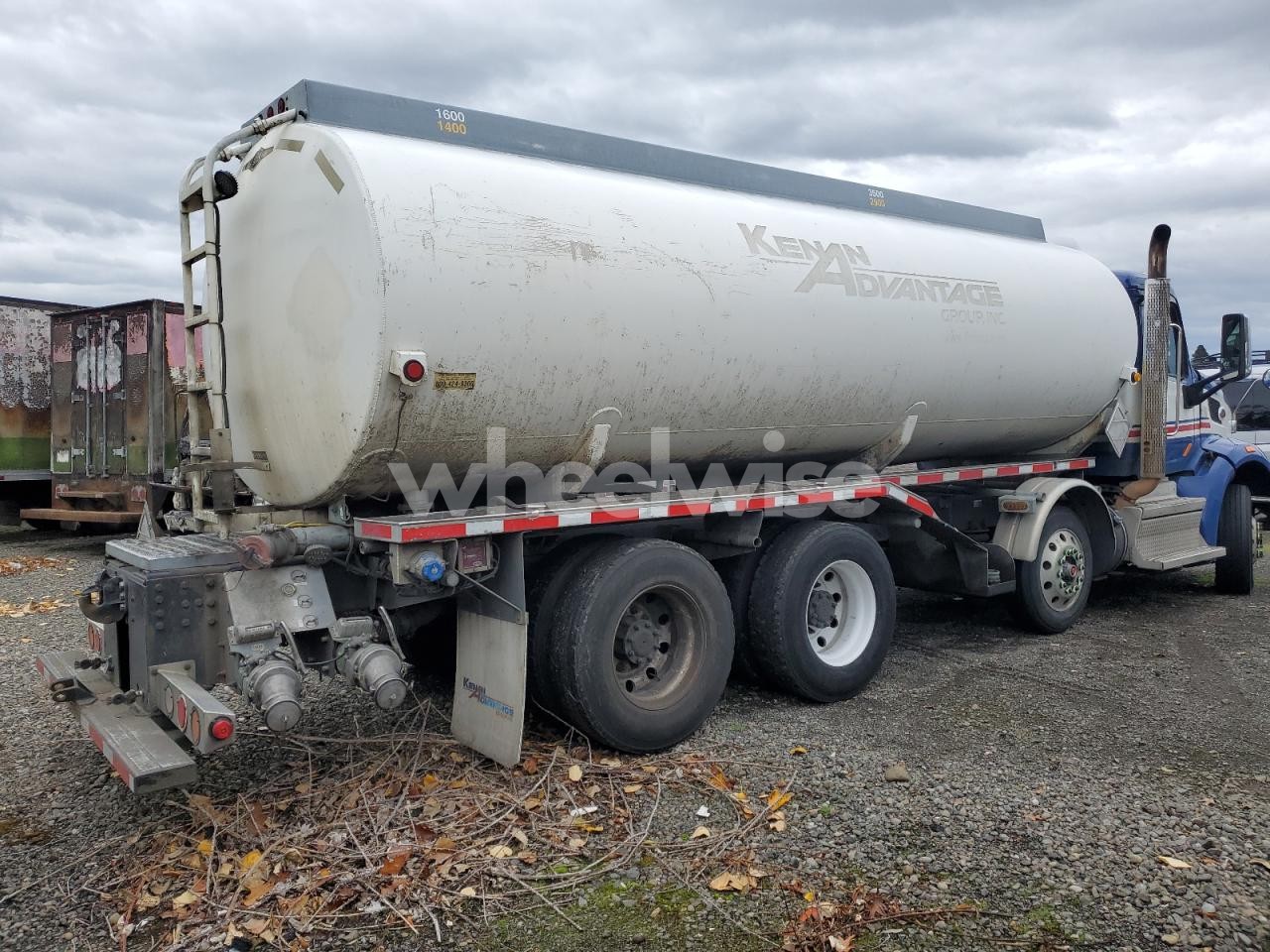 Photo 4 of 2018 PETERBILT 567 TANK TRUCK (VIN 1NPCXP0X4JD473773)