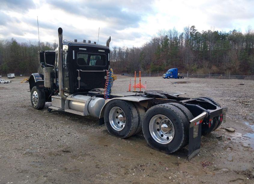 Photo 3 of 2016 Peterbilt Other N/A (VIN 1NPXGGGG40D341313)