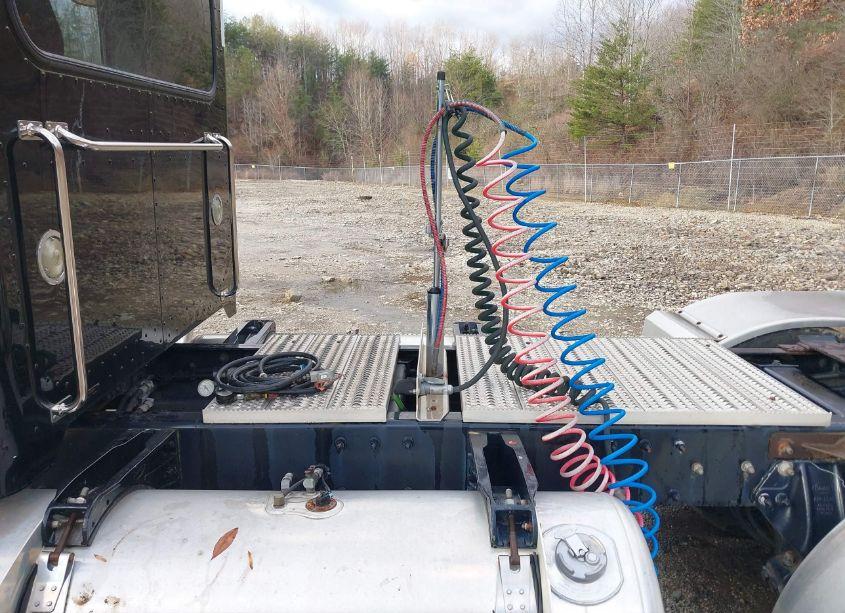 Photo 7 of 2016 Peterbilt Other N/A (VIN 1NPXGGGG40D341313)