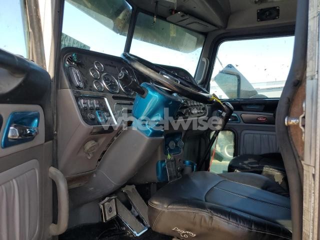 Photo 8 of 2016 PETERBILT 389 SEMI TRUCK N/A (VIN 1NPXGGGG80D408821)