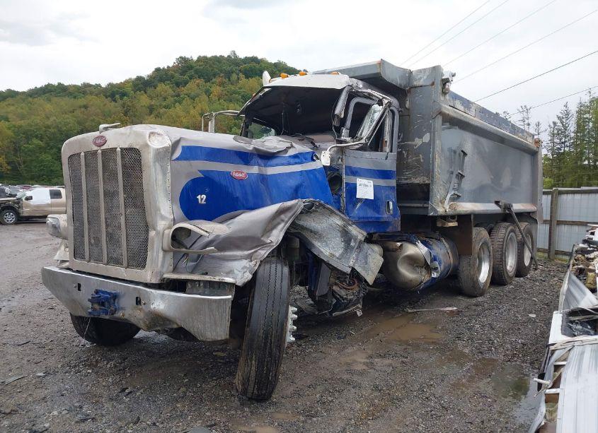 Photo 2 of 2012 Peterbilt 389 N/A (VIN 1NPXX4EX4CD133907)