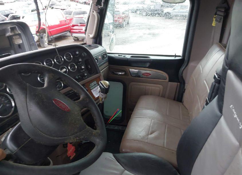 Photo 5 of 2012 Peterbilt 389 N/A (VIN 1NPXX4EX4CD133907)