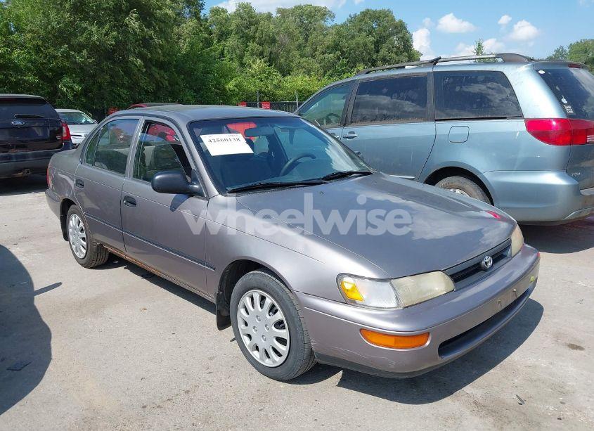 1995 Toyota Corolla (VIN 1NXAE04B8SZ261952) main photo