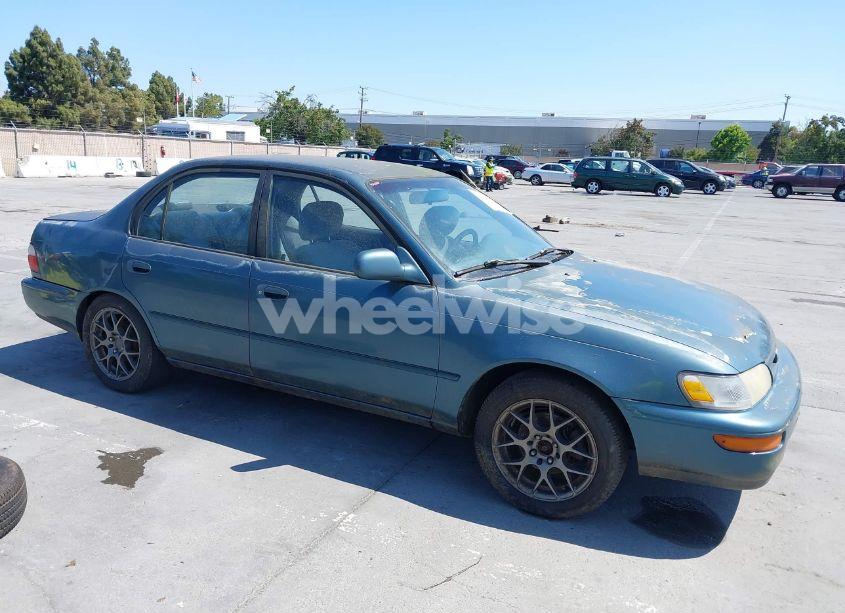 1996 Toyota Corolla DX (VIN 1NXBB02E5TZ400012) main photo