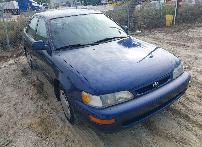 1997 Toyota Corolla DX (VIN 1NXBB02E5VZ577582) main photo