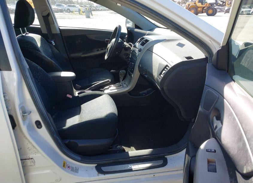 Photo 5 of 2009 Toyota Corolla XRS (VIN 1NXBE40EX9Z031240)