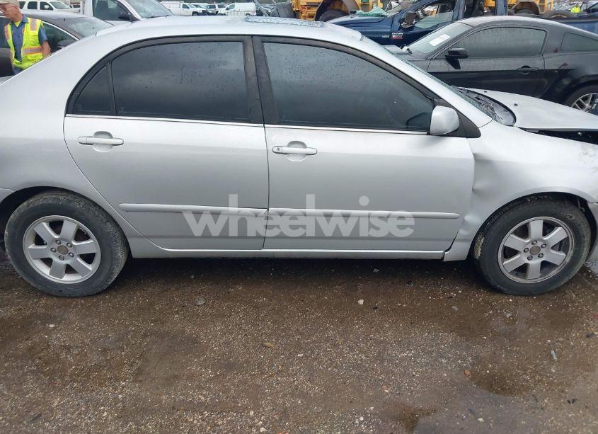 Photo 13 of 2005 Toyota Corolla LE (VIN 1NXBR30E65Z405514)