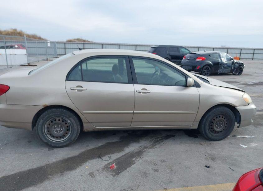 Photo 13 of 2005 Toyota Corolla LE (VIN 1NXBR30E75Z485972)