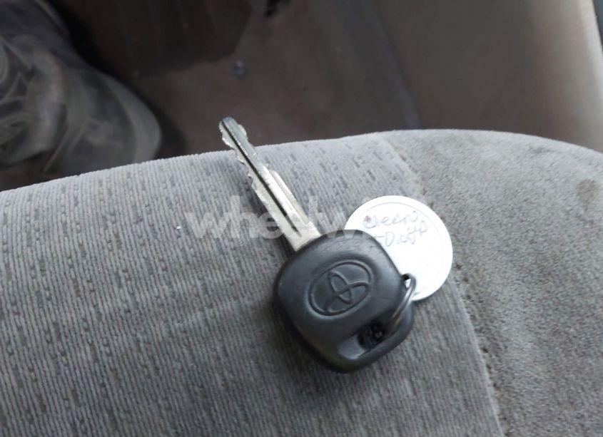 Photo 11 of 2005 Toyota Corolla CE (VIN 1NXBR32E15Z342576)