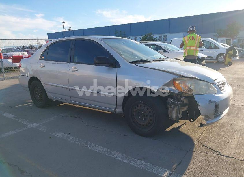 2005 Toyota Corolla LE (VIN 1NXBR32E15Z347762) main photo