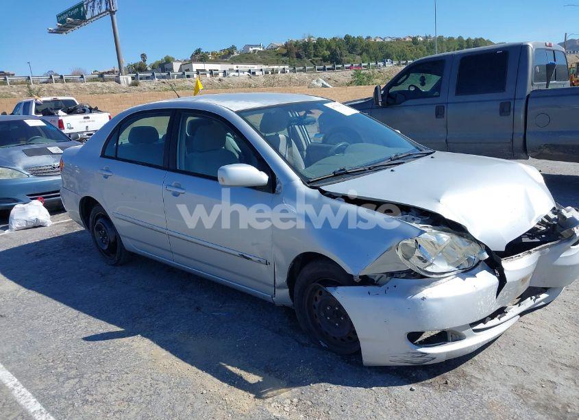 2005 Toyota Corolla LE (VIN 1NXBR32E15Z521412) main photo